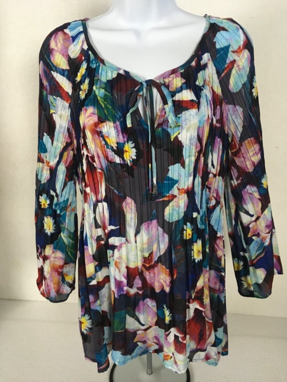 Spence Top Size L Black w Blue Pink Yellow Red Flowers Scoop Neck Cold Shoulders - Picture 5 of 13